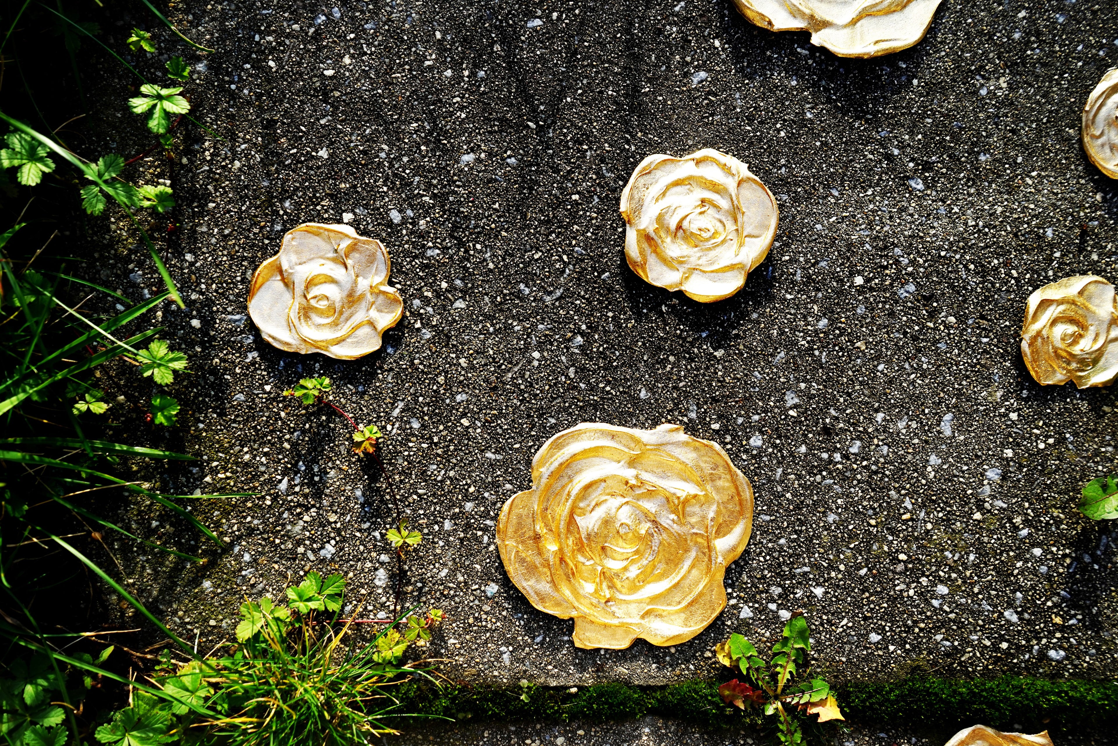 Interior Jewellery: Gold Rose Garden