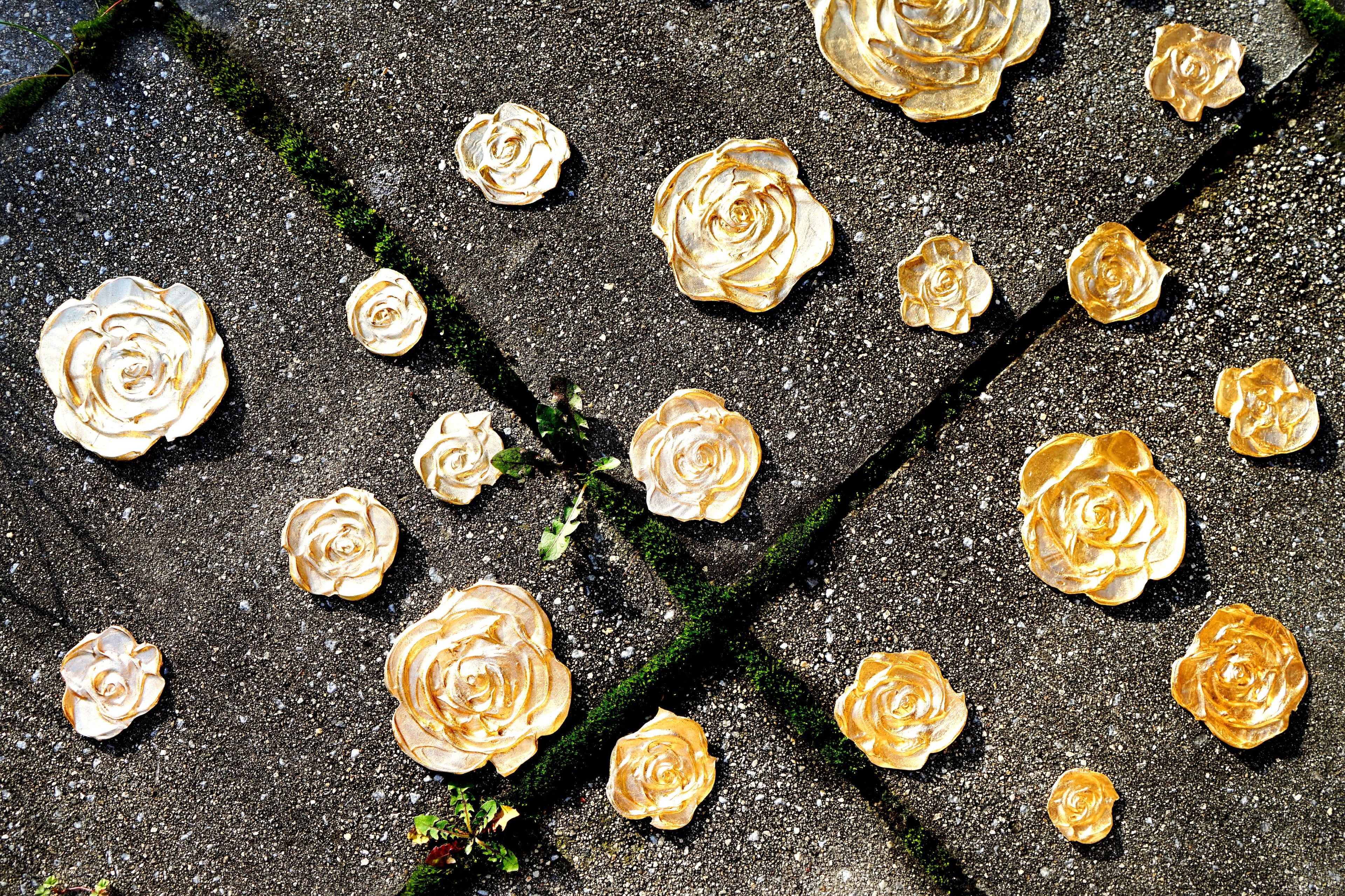 Interior Jewellery: Gold Rose Garden