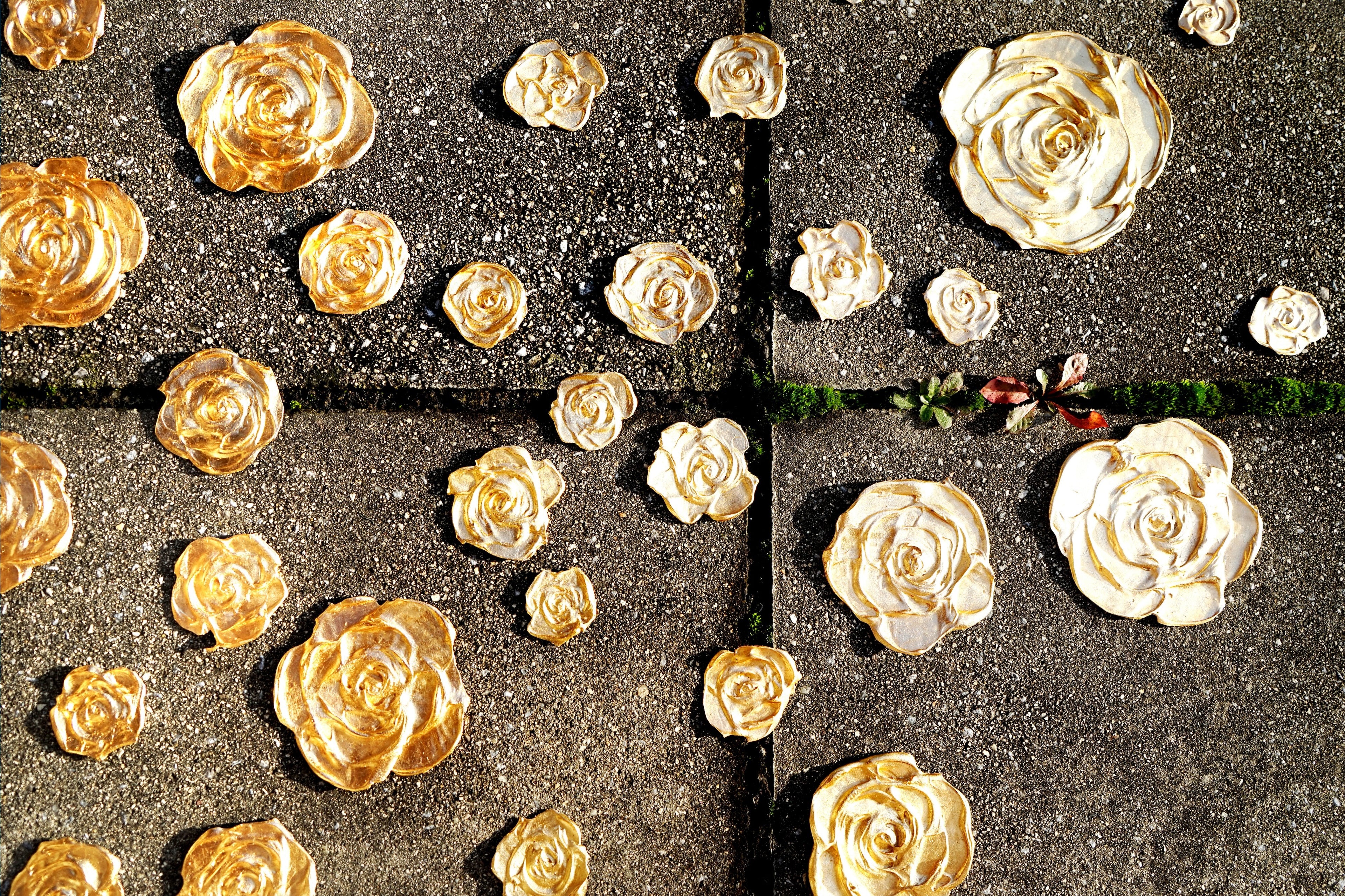 Interior Jewellery: Gold Rose Garden