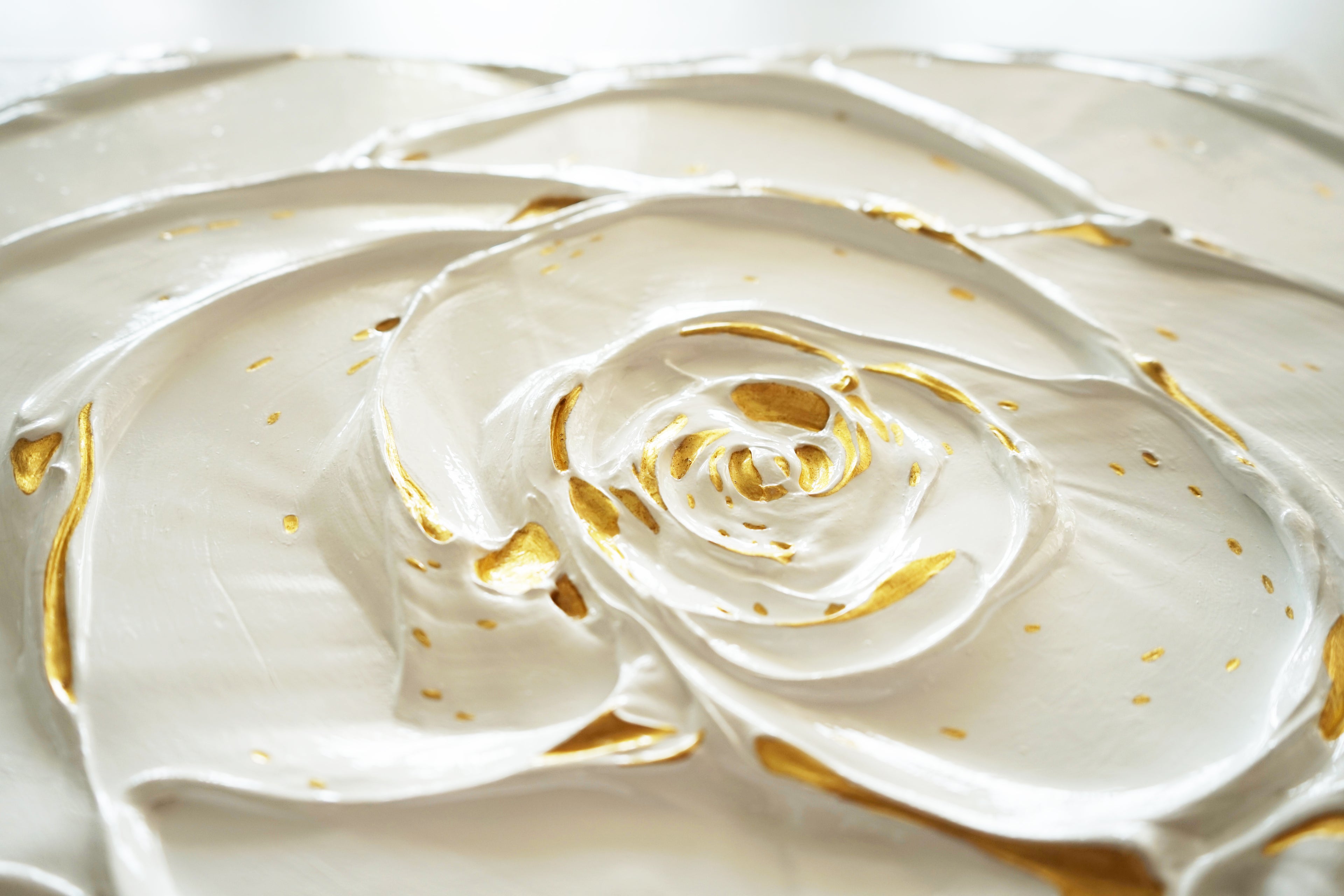 Little White Rose with a Touch of Gold III. (3I25)