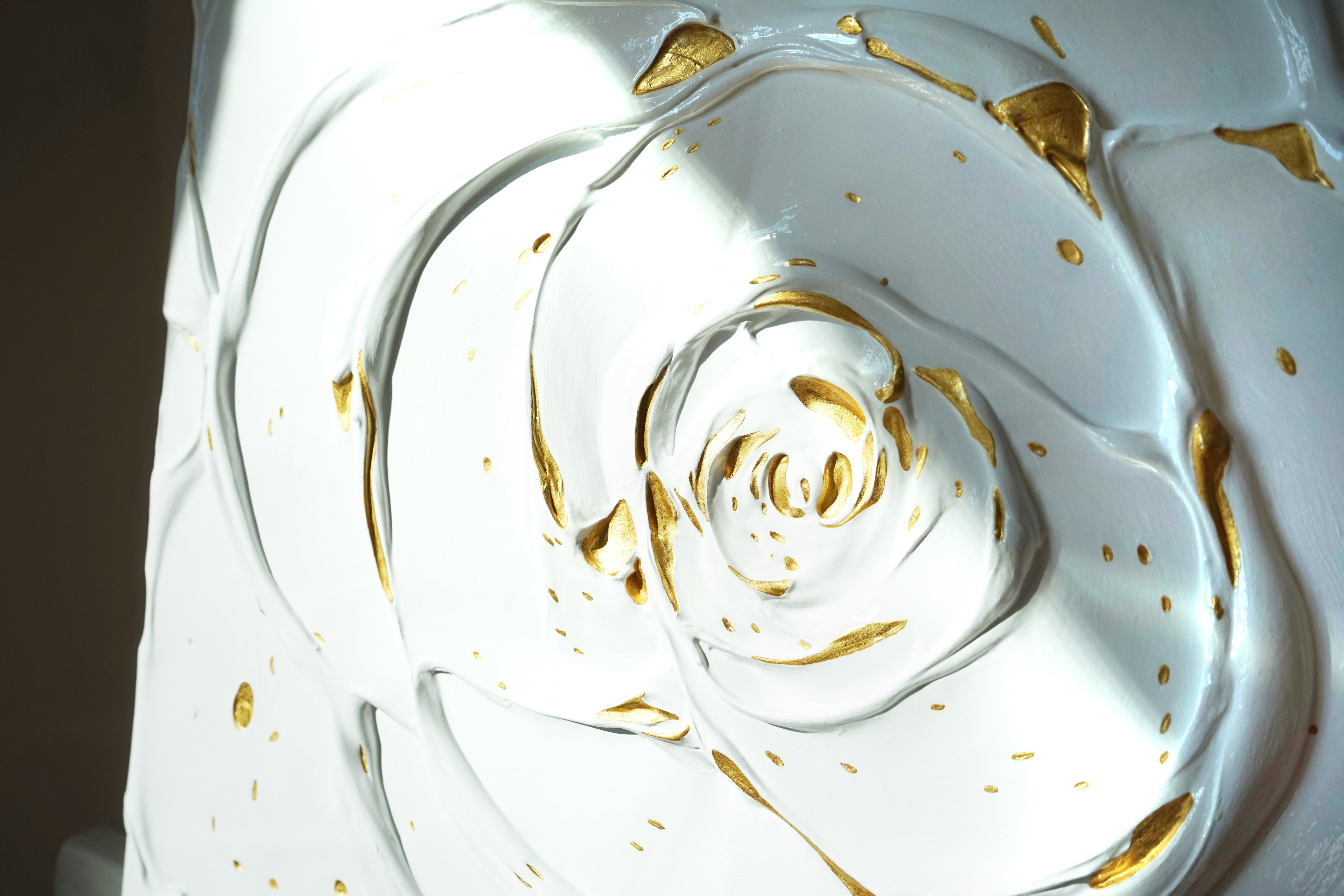 Little White Rose with a Touch of Gold III. (3I25)