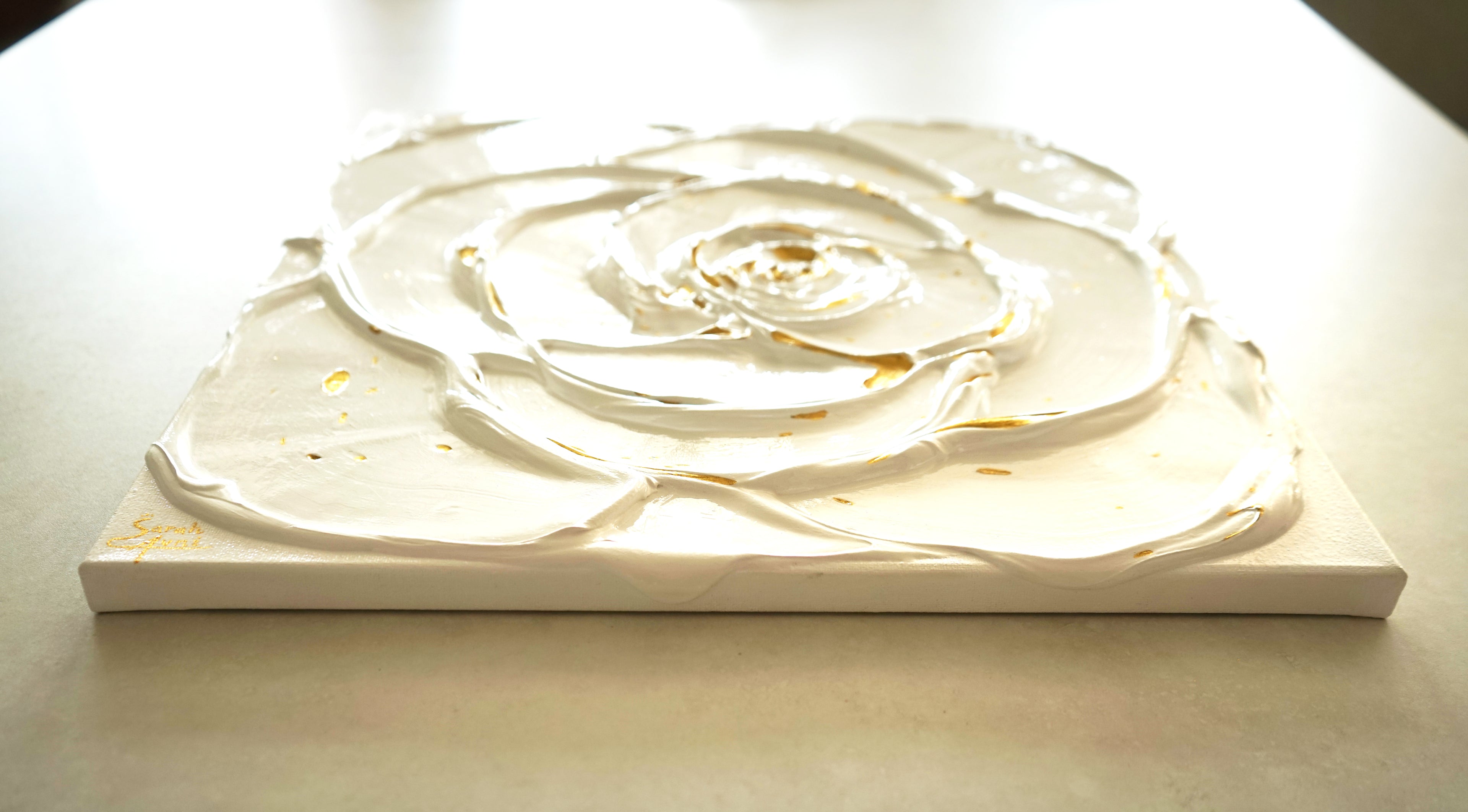 Little White Rose with a Touch of Gold III. (3I25)