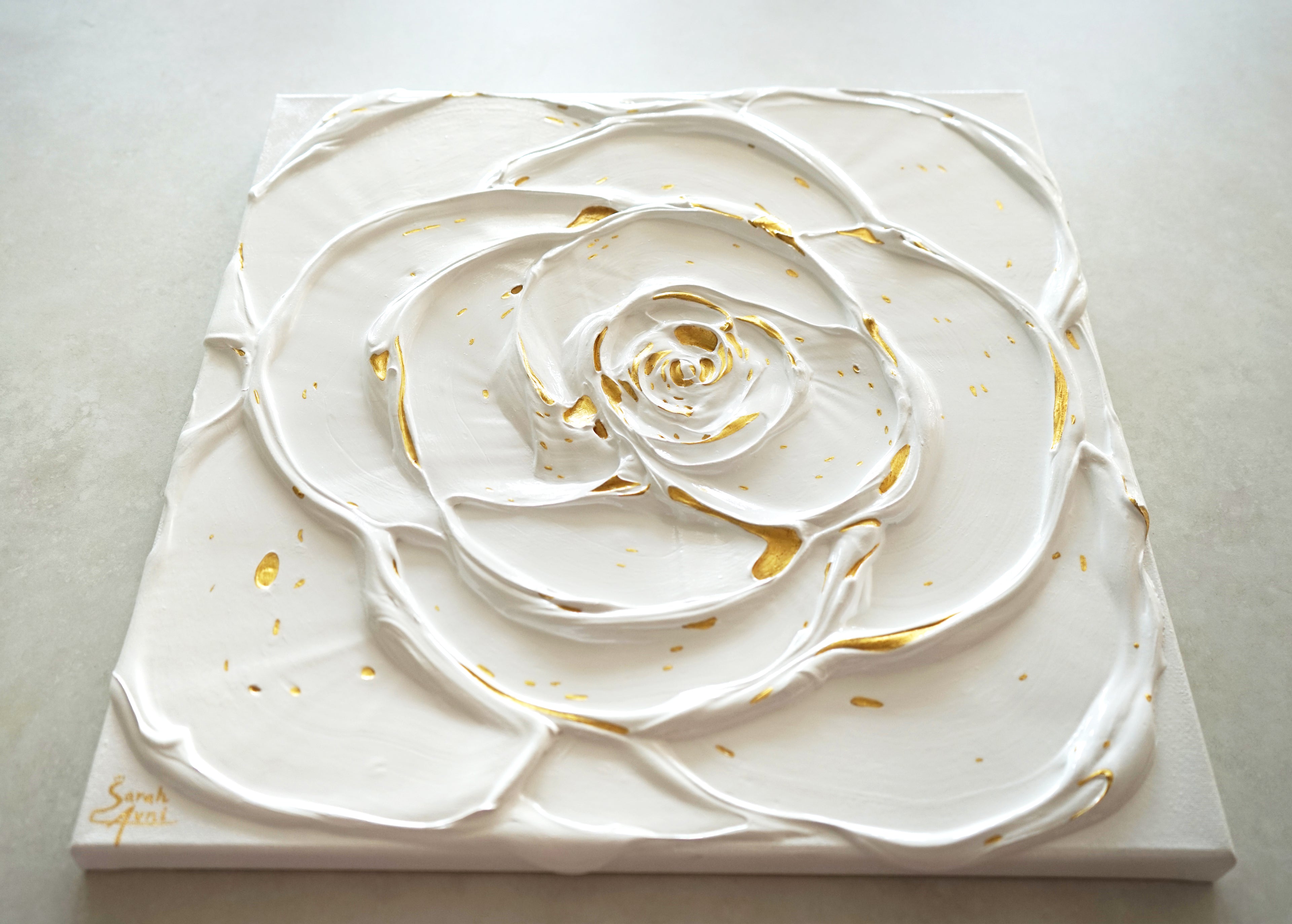 Little White Rose with a Touch of Gold III. (3I25)